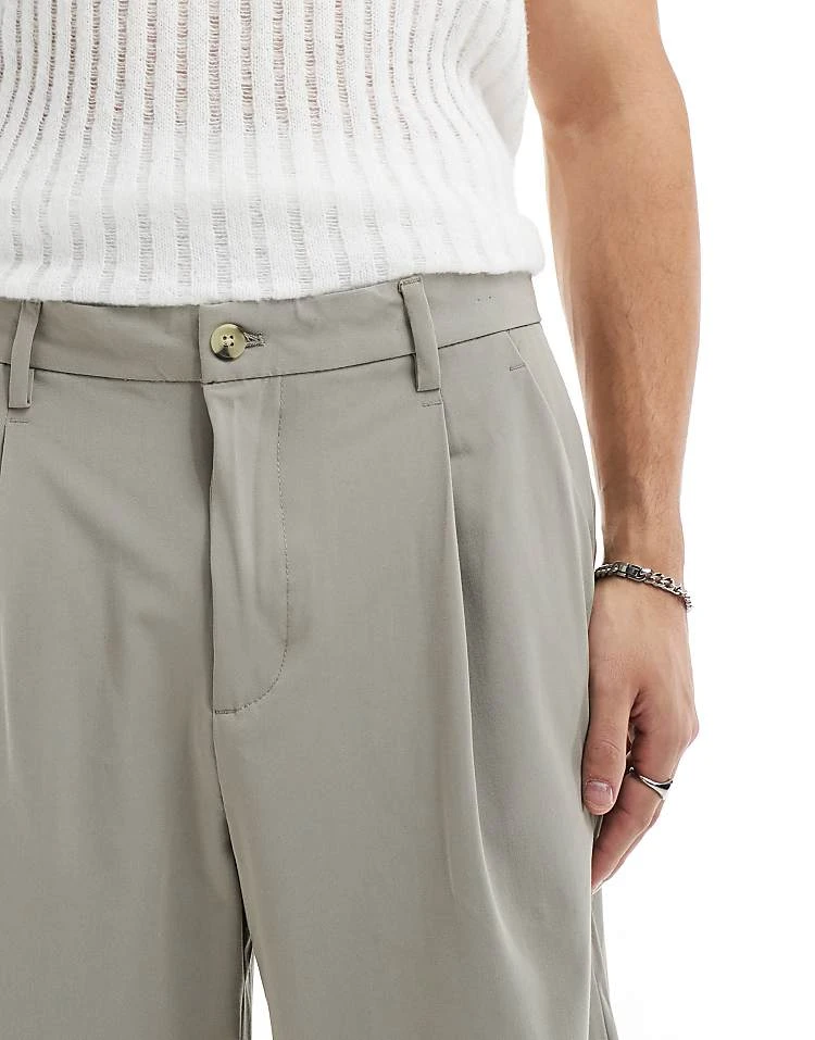 Pull&Bear Baggy Tailored Short In Grey For Men 4 Pull&Bear Baggy Tailored Short In Grey For Men - Image 2