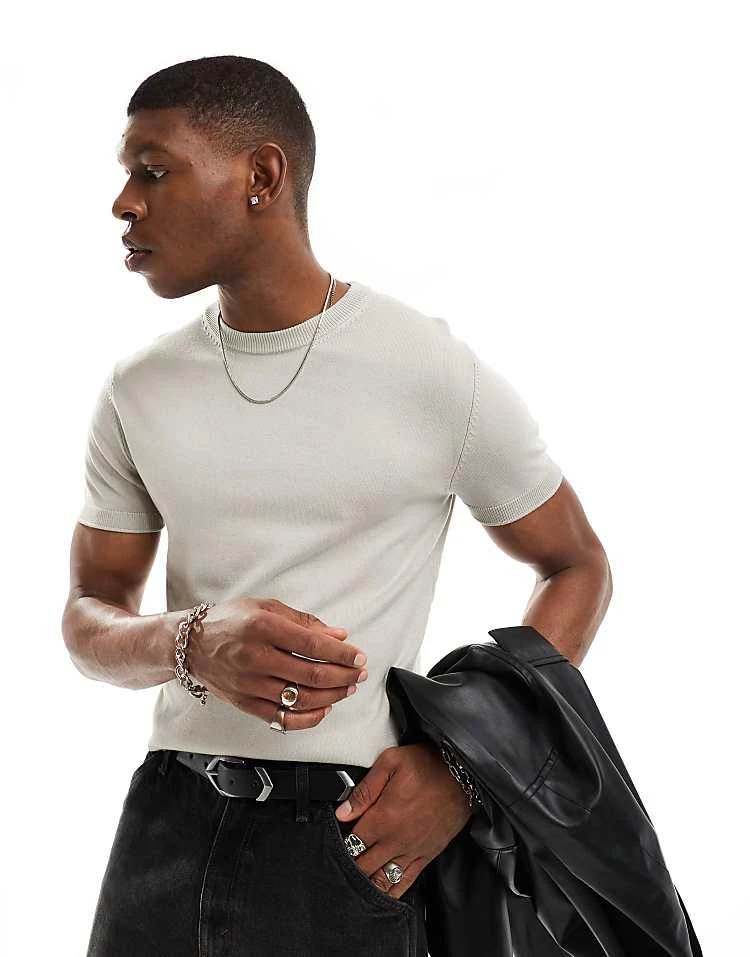 Pull&Bear Fine Knitted Muscle Fit T-shirt In Grey For Men 4 Pull&Bear Fine Knitted Muscle Fit T-shirt In Grey For Men - Image 2