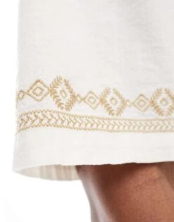 Pull&Bear Embroidered Hem Revere Neck Shirt In Ecru For Men 9 Pull&Bear Embroidered Hem Revere Neck Shirt In Ecru For Men -Pull&Bear Sales 206611322 3