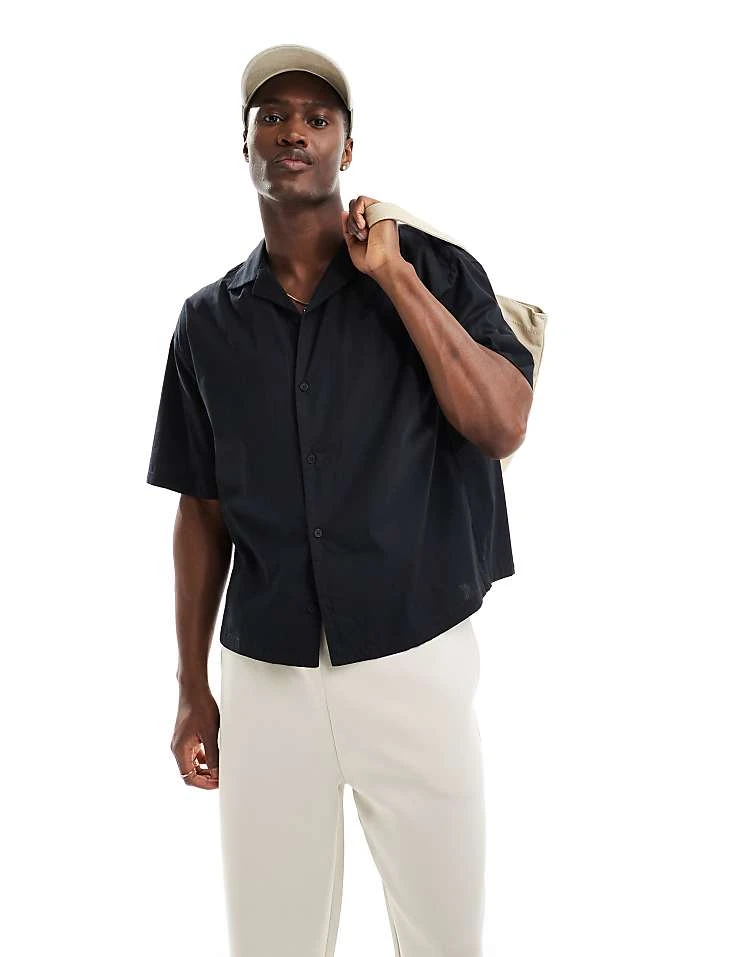 Pull&Bear Cropped Boxy Fit Shirt In Black For Men 6 Pull&Bear Cropped Boxy Fit Shirt In Black For Men - Image 4