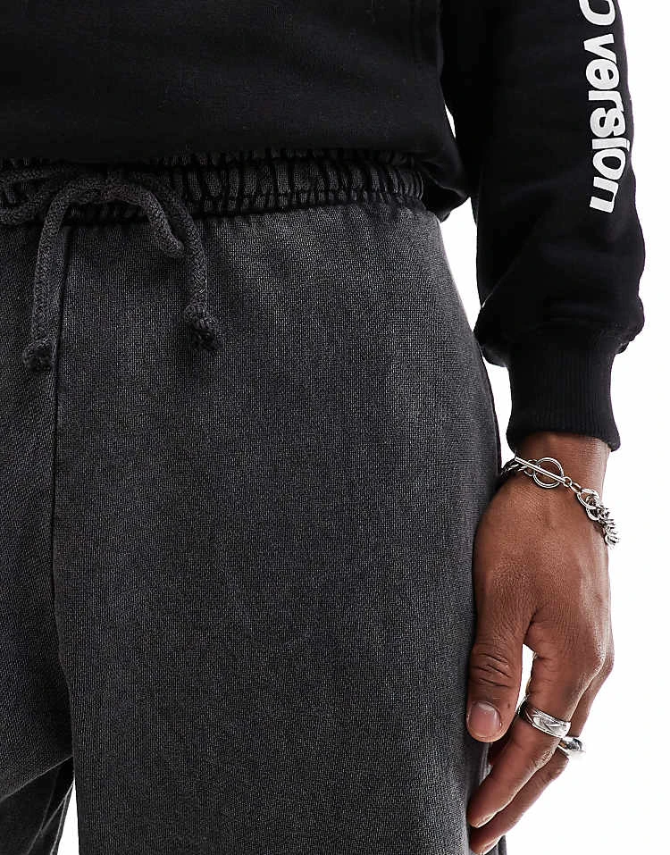 Pull&Bear Skater Fit Jogger In Charcoal For Men 6 Pull&Bear Skater Fit Jogger In Charcoal For Men - Image 4