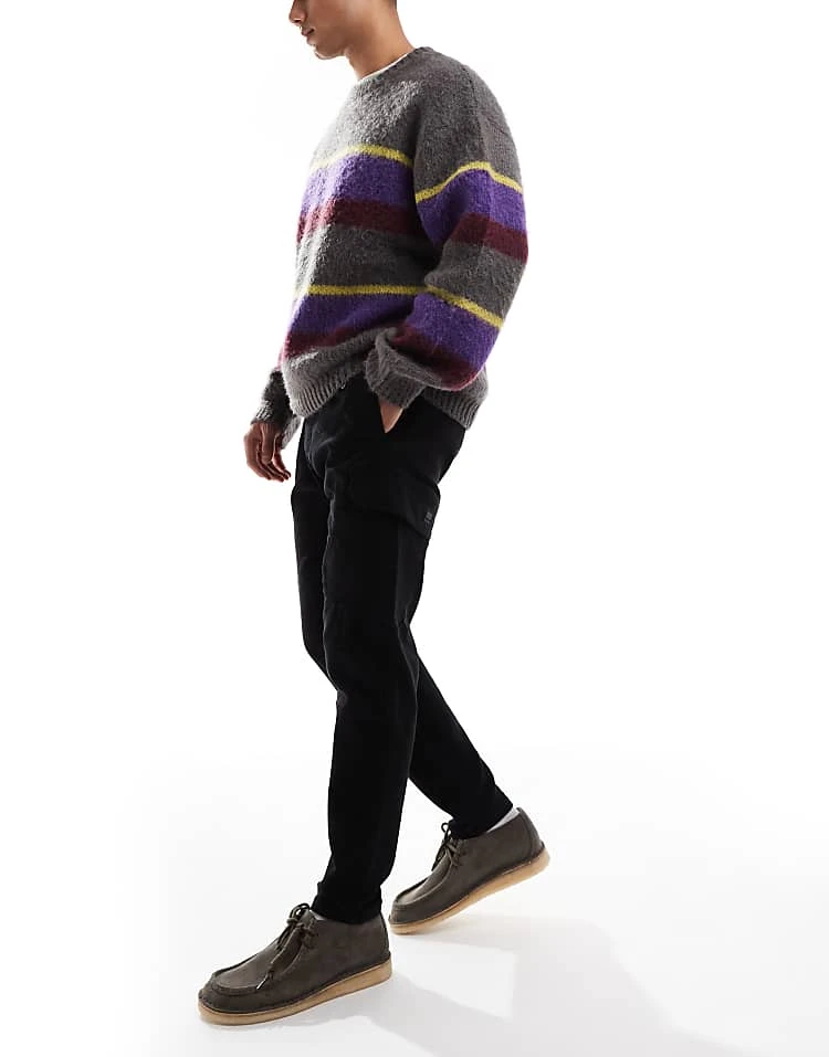 Pull&Bear Straight Leg Cargo Trouser In Black For Men 6 Pull&Bear Straight Leg Cargo Trouser In Black For Men - Image 4