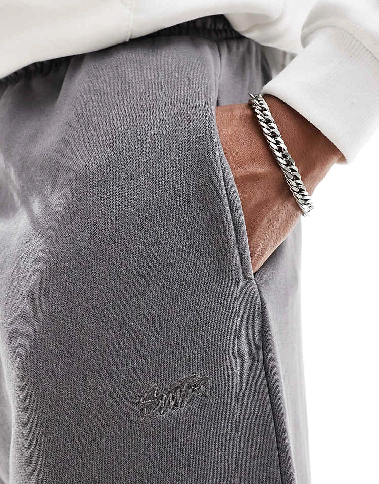 Pull&Bear Skater Fit Jogger In Grey For Men 6 Pull&Bear Skater Fit Jogger In Grey For Men - Image 4