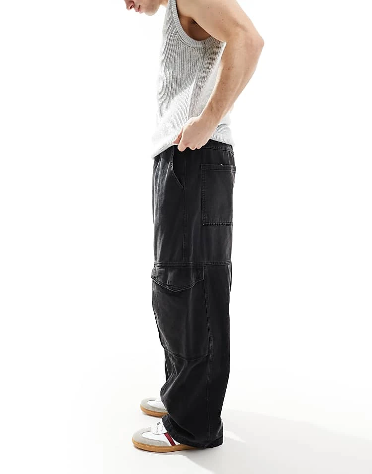 Pull&Bear Super Baggy Fit Cargo Jeans In Washed Black For Men 4 Pull&Bear Super Baggy Fit Cargo Jeans In Washed Black For Men - Image 2