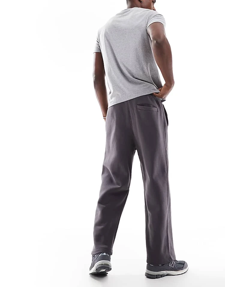 Pull&Bear Heavyweight Wide Leg Joggers In Charcoal For Men 4 Pull&Bear Heavyweight Wide Leg Joggers In Charcoal For Men - Image 2