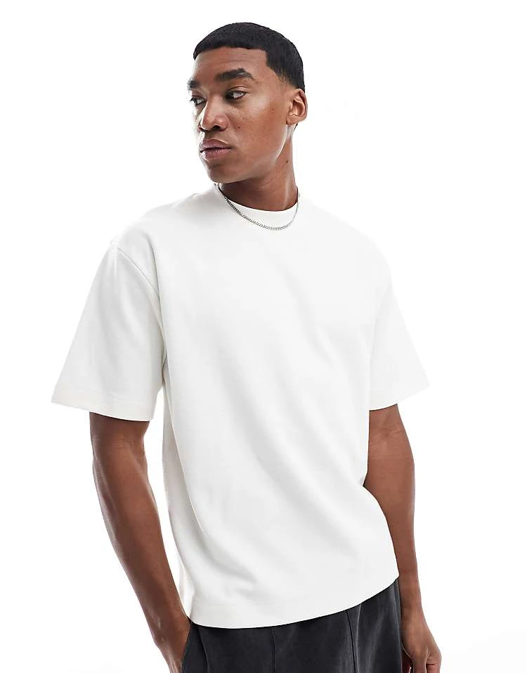 Pull&Bear Heavy Weight Plush T-shirt In White For Men 7 Pull&Bear Heavy Weight Plush T-shirt In White For Men - Image 5