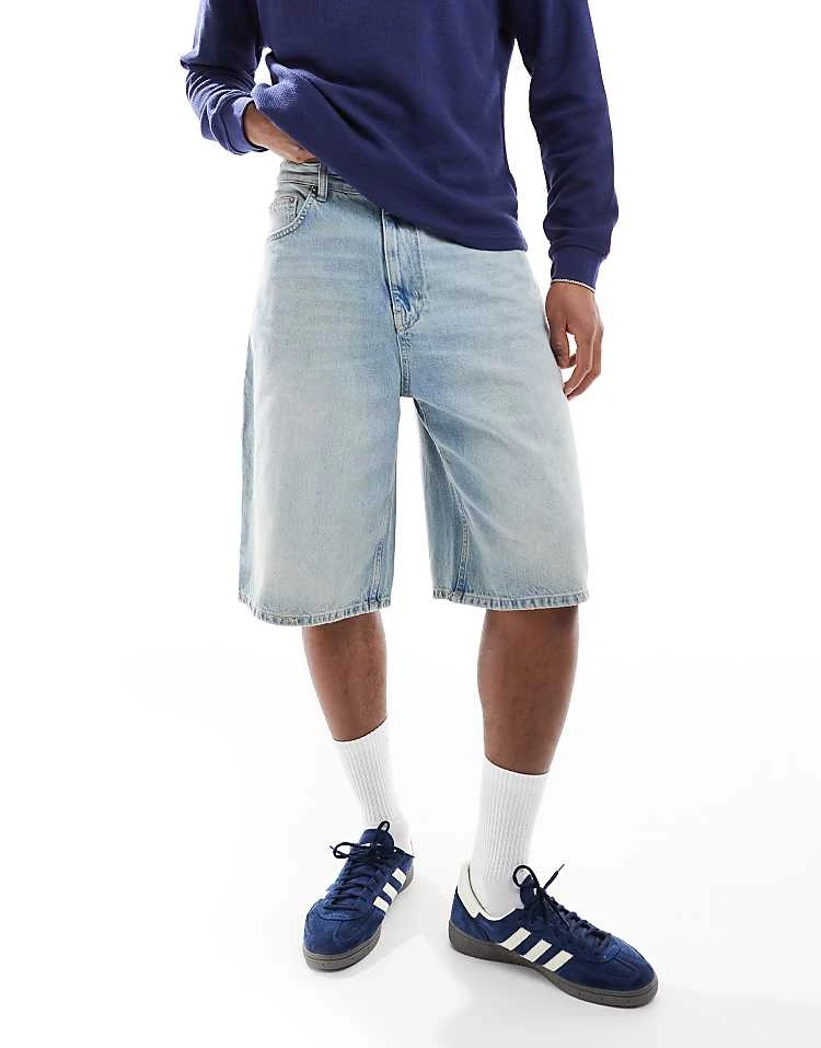 Pull&Bear Skater Fit Denim Short In Mid Blue For Men 4 Pull&Bear Skater Fit Denim Short In Mid Blue For Men - Image 2