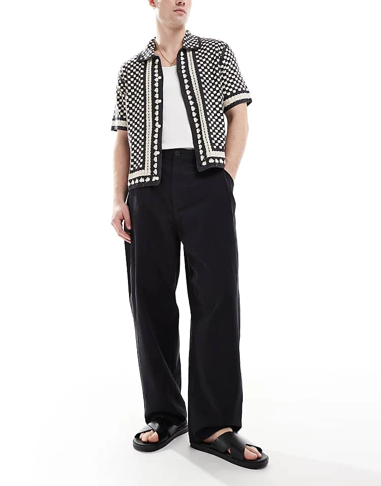 Pull&Bear Crinkle Textured Trousers In Black For Men 3 Pull&Bear Crinkle Textured Trousers In Black For Men